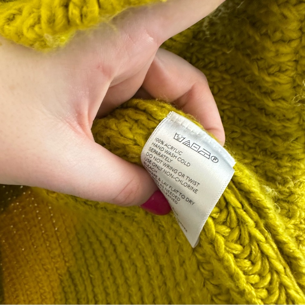 Urban Outfitters Chunky Knit Button Cardigan Size Small Chartreuse Yellow - Picture 5 of 6